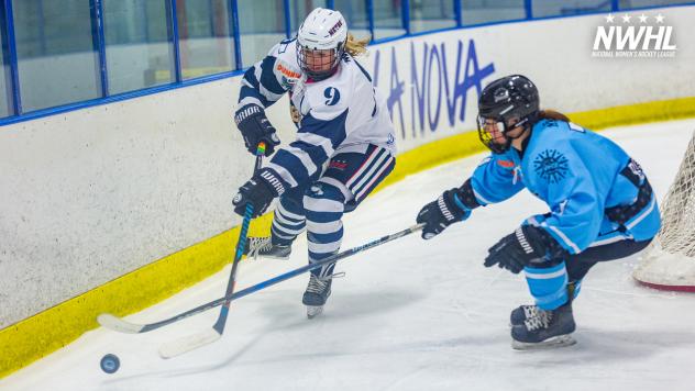 Rebecca Morse of the Metropolitan Riveters (center)
