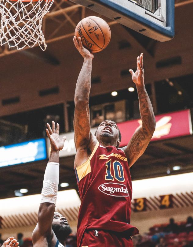 Canton Charge guard Sheldon Mac vs. the Fort Wayne Mad Ants