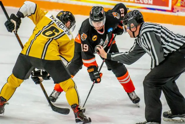 Danbury Hat Tricks vs. the Battle Creek Rumble Bees