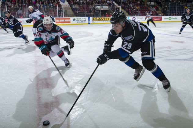Kelowna Rockets left wing Liam Kindree (left) vs. the Victoria Royals