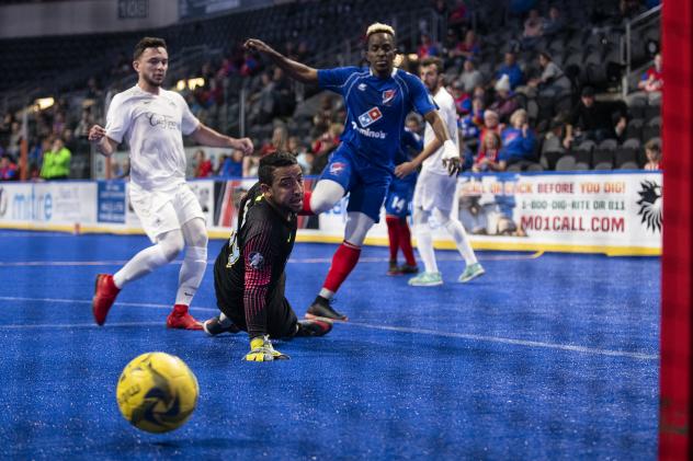 Kansas City Comets score against the Orlando Seawolves