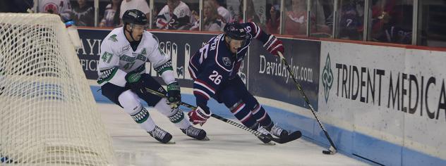 South Carolina Stingrays forward Mark Cooper handles the puck vs. the Florida Everblades