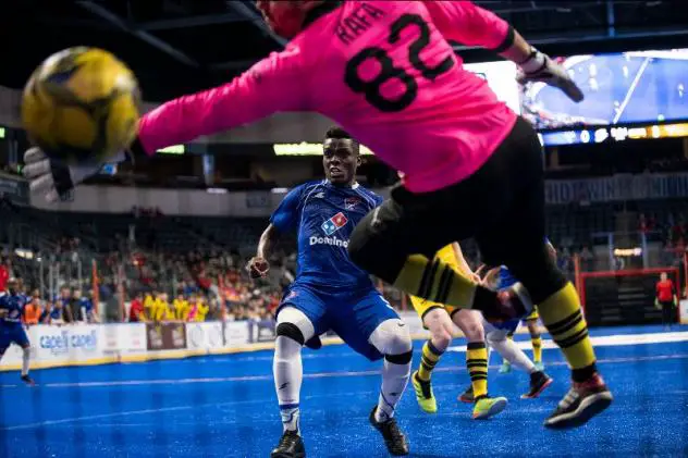 Milwaukee Wave goalkeeper Rafael Diaz is beaten by a Kansas City Comets shot