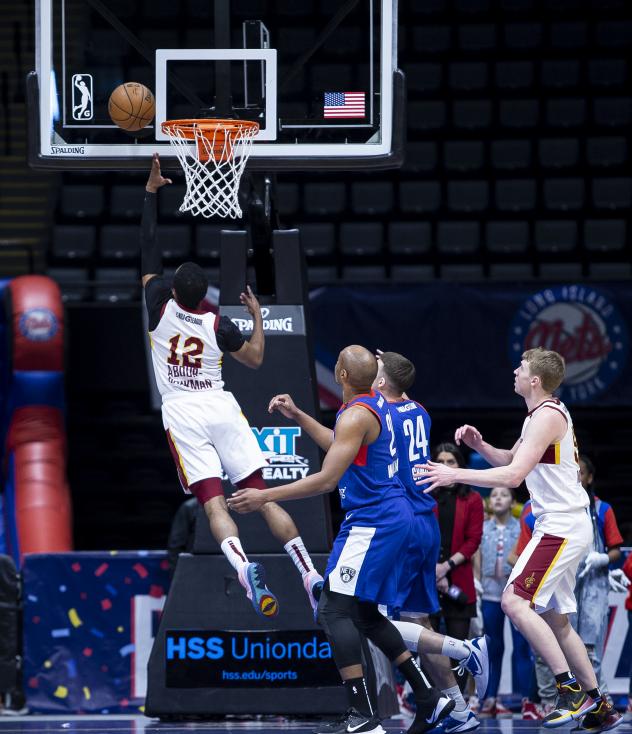 Canton Charge guard Muhammad-Ali Abdur-Rahkman goes up against the Long Island Nets