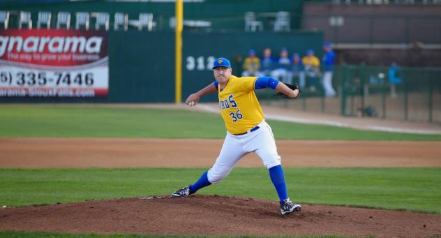 Sioux Falls Canaries pitcher Keaton Steele