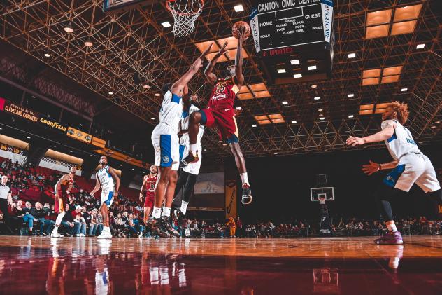 Canton Charge guard/forward Sir'Dominic Pointer vs. the Lakeland Magic