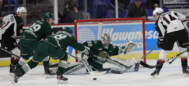 Vancouver Giants centre Eric Florchuk (right) vs. the Everett Silvertips