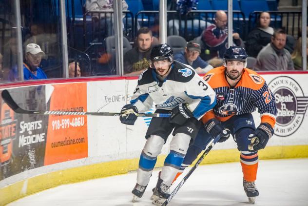 Tulsa Oilers defenseman Jake Clifford (right) vs. the Idaho Steelheads