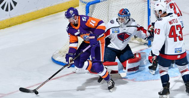 Orlando Solar Bears forward Chris LeBlanc vs. the South Carolina Stingrays