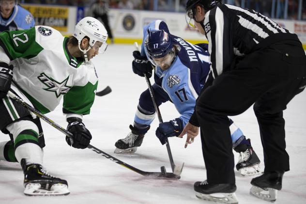 Texas Stars center Oula Palve vs. the Milwaukee Admirals
