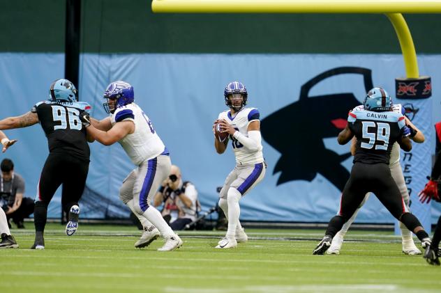 St. Louis BattleHawks quarterback Jordan Ta'amu looks to pass against the Dallas Renegades