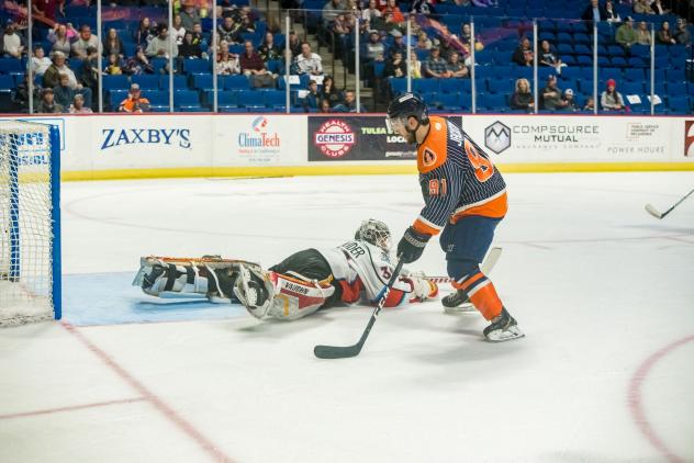 Robby Jackson of the Tulsa Oilers scores vs. the Kansas City Mavericks