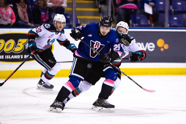 Kelowna Rockets battle the Victoria Royals