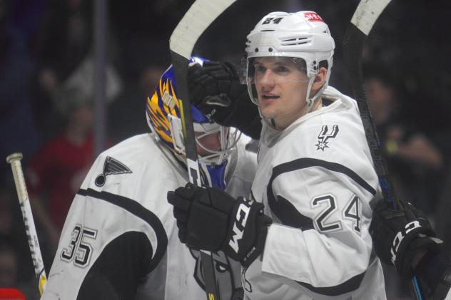 Klim Kostin congratulates #35 Ville Husso after a San Antonio Rampage win vs. the Grand Rapids Griffins