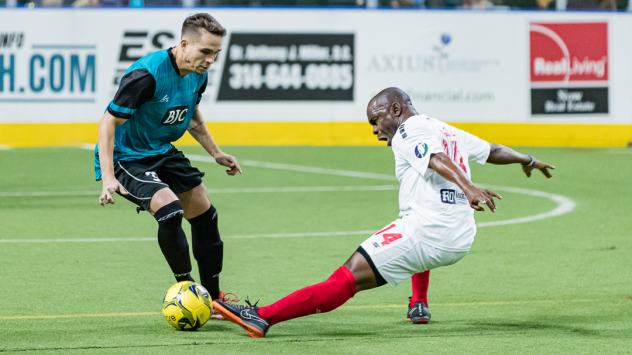 Leo Gibson of the Kansas City Comets (right) vs. the St. Louis Ambush