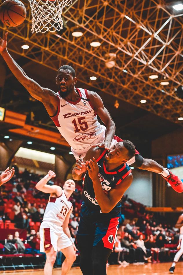 Canton Charge guard/forward Sir'Dominic Pointer goes high vs. the Capital City Go-Go