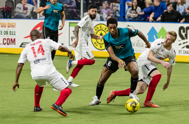 Leo Gibson of the Kansas City Comets (left) eyes the ball against the St. Louis Ambush