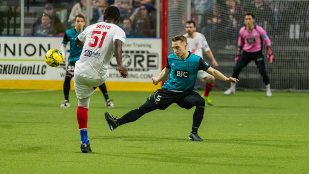 Robert Palmer of the Kansas City Comets vs. the St. Louis Ambush