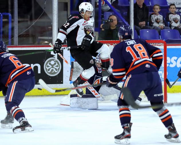 Vancouver Giants  forward Justin Sourdif