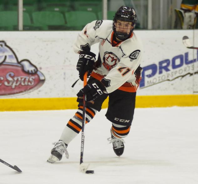 Forward Riley Heidt