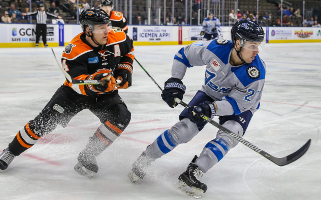 Jacksonville Icemen forward Ian McKinnon (right)