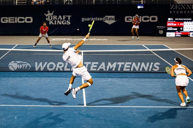 Washington Kastles Marcelo Arevalo (center) and Arina Rodionova put the finishing touch on the San Diego Aviators