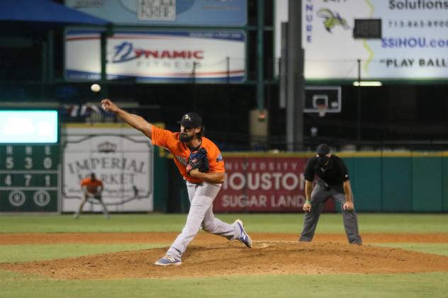 Pitcher Brett Eibner with the Eastern Reyes del Tigre