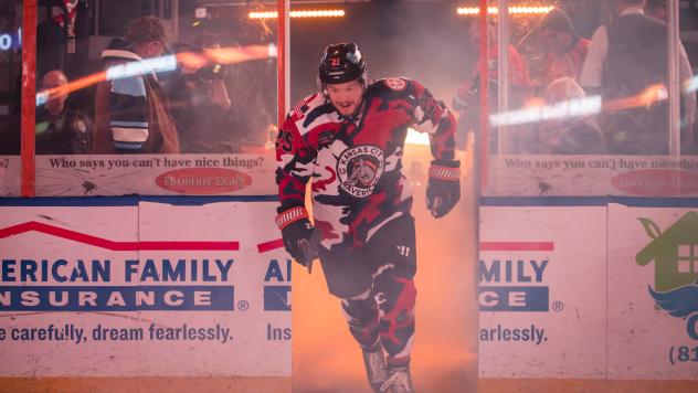 Kansas City Mavericks forward Charlie O'Connor
