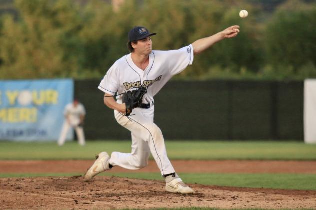Fond du Lac Dock Spiders deliver a pitch