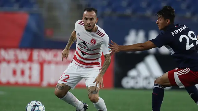 Richmond Kickers with possession against New England Revolution II