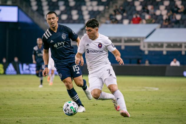 Chicago Fire FC midfielder Ignacio Aliseda vs. Sporting Kansas City