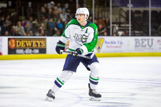 Maine Mariners defenseman Scott Savage