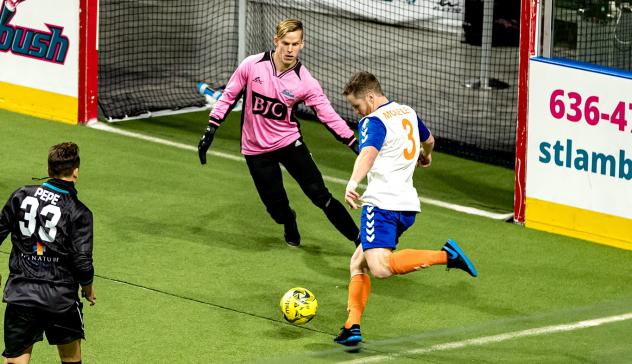 St. Louis Ambush battle the Wichita Wings