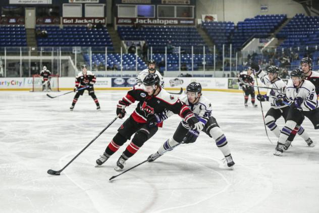 Odessa Jackalopes battle the Lone Star Brahmas