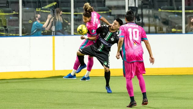 St. Louis Ambush tangle with the Dallas Sidekicks