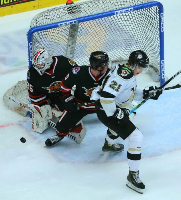 Wheeling Nailers forward Matt Alfaro in front of the Indy Fuel net