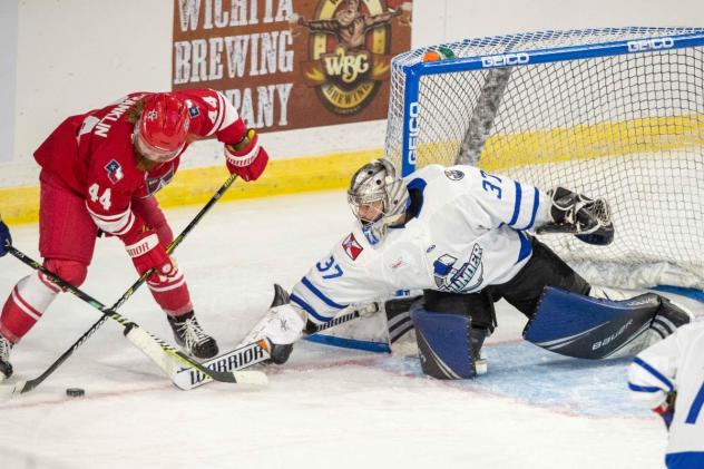 Wichita Thunder goaltender Mitch Gillam vs. the Allen Americans