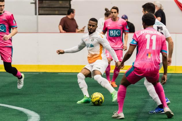 The St. Louis Ambush defense closes in on Ian Bennett of the Florida Tropics