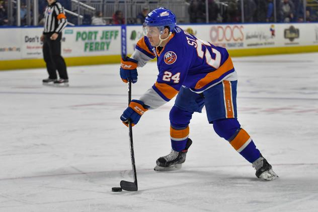 Forward Travis St. Denis with the Bridgeport Sound Tigers