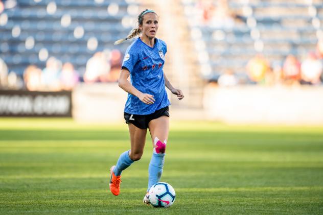 Chicago Red Stars midfielder Nikki Stanton