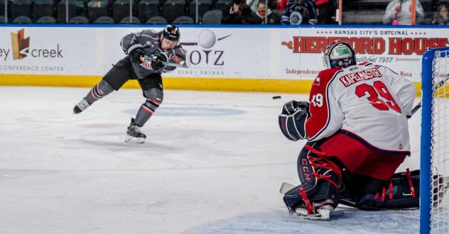 Allen Americans goaltender Justin Kaplemaster eyes a Kansas City Mavericks shot