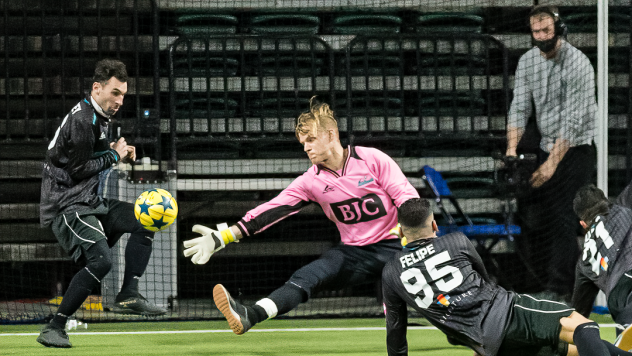 St. Louis Ambush battle the Florida Tropics