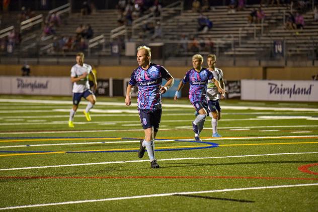 Forward Madison FC defensive midfielder Eric Leonard