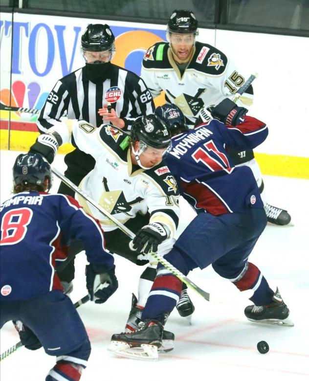 Wheeling Nailers battle the Tulsa Oilers