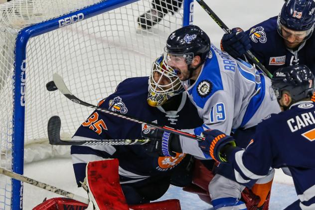 Greenville Swamp Rabbits try to keep the Jacksonville Icemen at bay