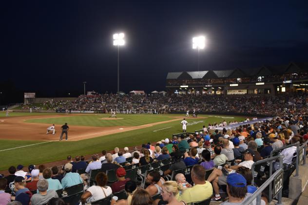 A crowd watches the Somerset Patriots