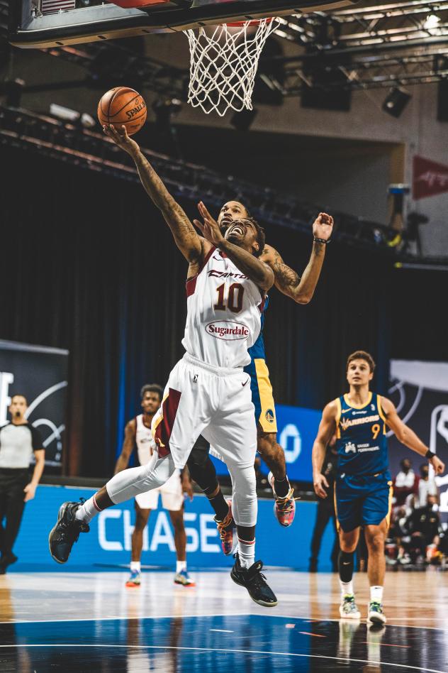 Canton Charge guard Sheldon Mac Goes to the Hoop vs. the Santa Cruz Warriors