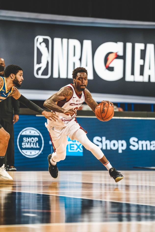 Canton Charge guard Sheldon Mac drives vs. the Santa Cruz Warriors