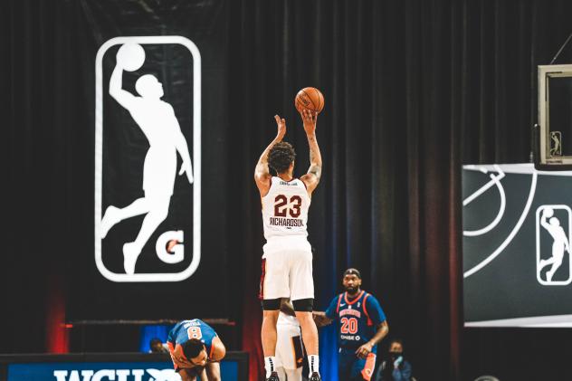 Canton Charge guard-forward Malachi Richardson takes an open jumper vs. the Westchester Knicks