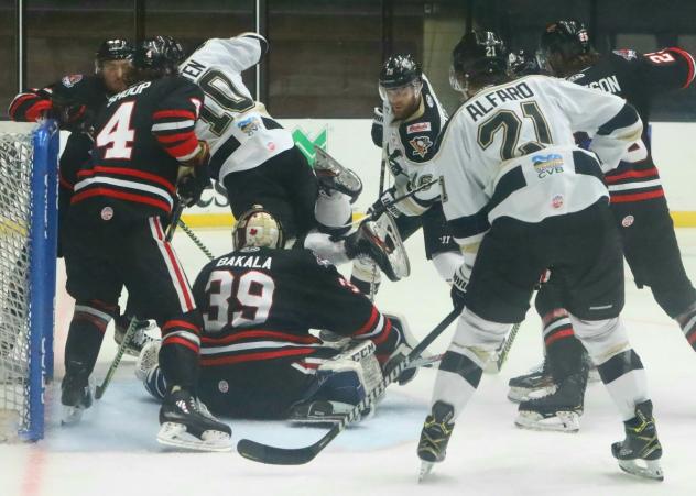 The Wheeling Nailers pressure the Indy Fuel